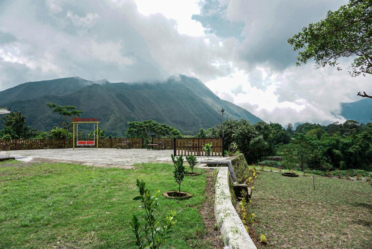 Rinjani Hill Hotel 塞姆博伦拉旺 外观 照片