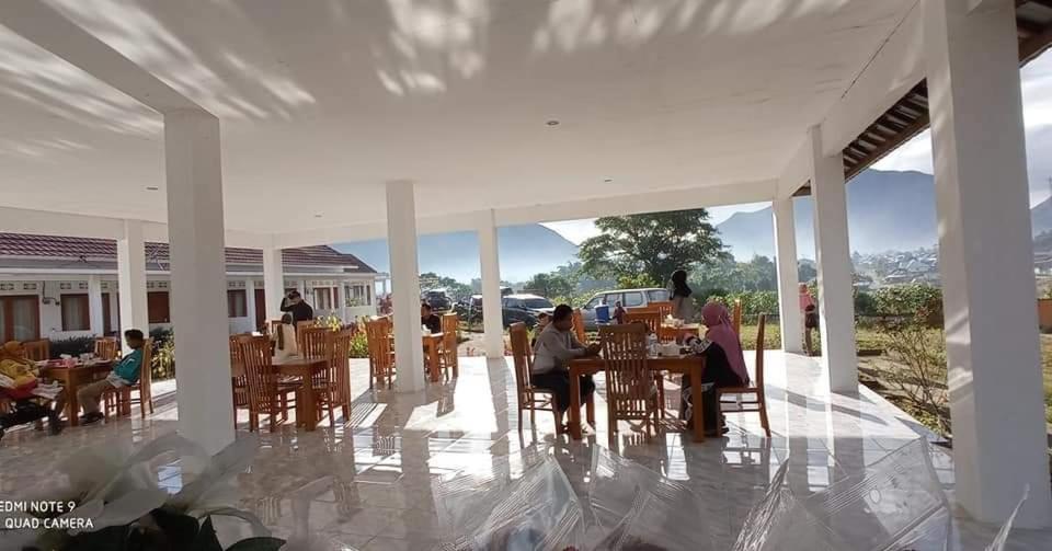 Rinjani Hill Hotel 塞姆博伦拉旺 外观 照片