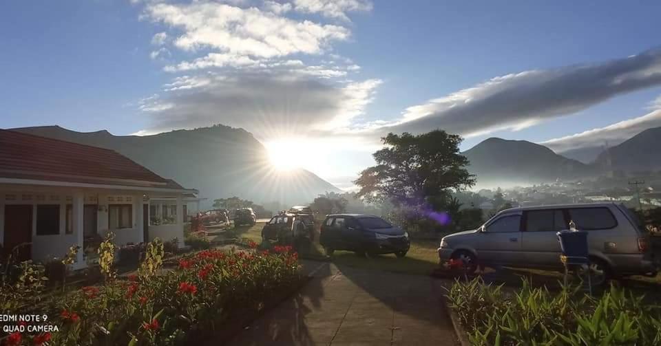 Rinjani Hill Hotel 塞姆博伦拉旺 外观 照片
