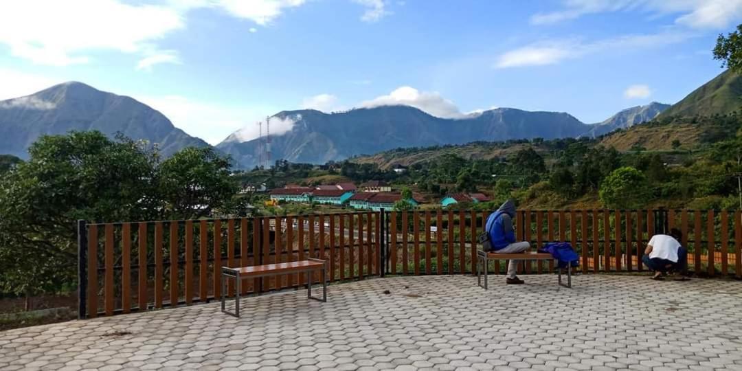 Rinjani Hill Hotel 塞姆博伦拉旺 外观 照片
