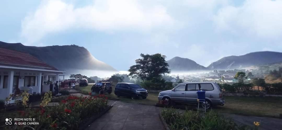 Rinjani Hill Hotel 塞姆博伦拉旺 外观 照片
