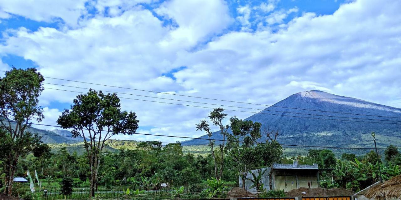 Rinjani Hill Hotel 塞姆博伦拉旺 外观 照片
